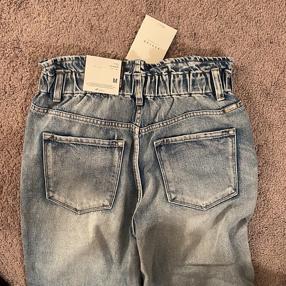 I have to much hips for these pants! Regularly size 6-8. Fits like a size 4-6. - Picture 4 of 5